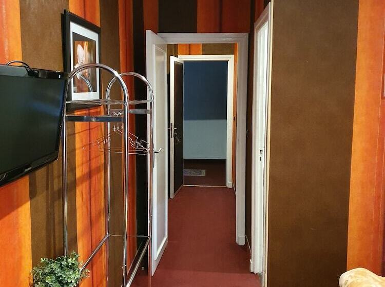 اتاق سوپریور, Ambassy