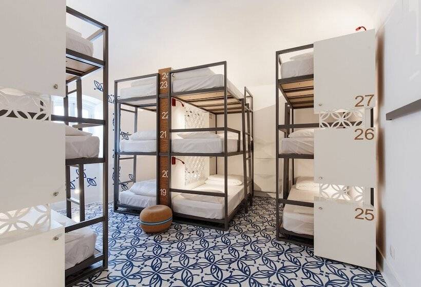 تختخواب در اتاق مشترک, Heaven Inn Suites & Terrace