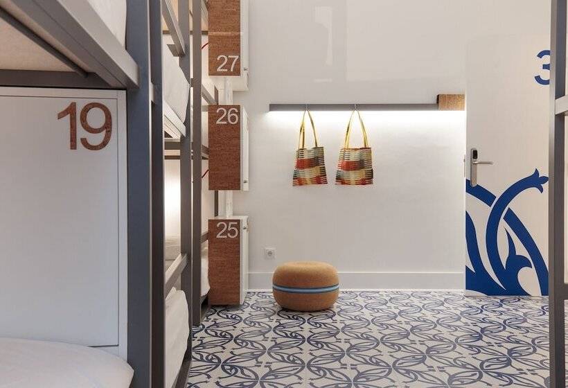 تختخواب در اتاق مشترک, Heaven Inn Suites & Terrace