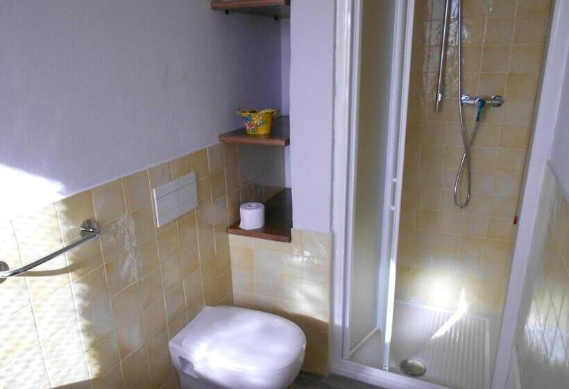 اتاق استاندارد چهار تخته, L Isola Che Non C Era