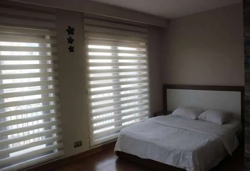 スタンダードシティビュールーム, Ottoman Suites