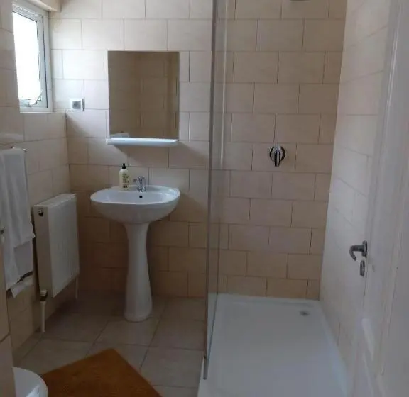 Perhehuone, B&b Dumbrava