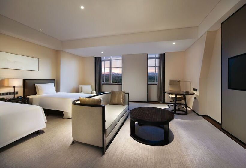 발코니가 있는 프리미엄 룸, Crowne Plaza Huailai By Ihg