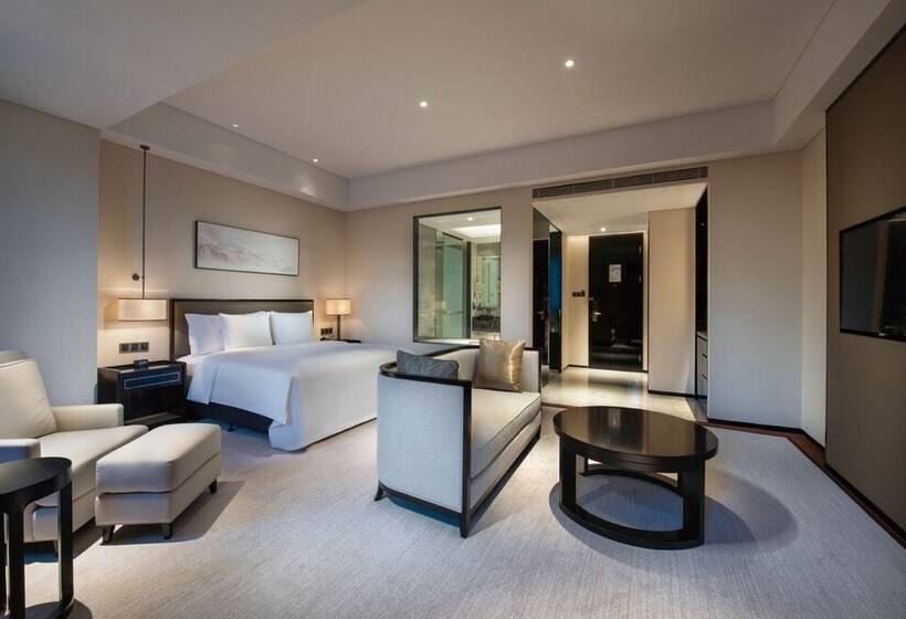 발코니가 있는 프리미엄 룸, Crowne Plaza Huailai By Ihg