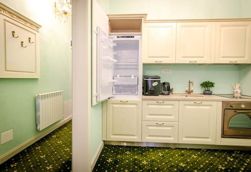 豪华房间, Jmr Royal