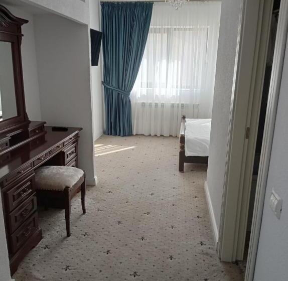 豪华套房, Jmr Royal