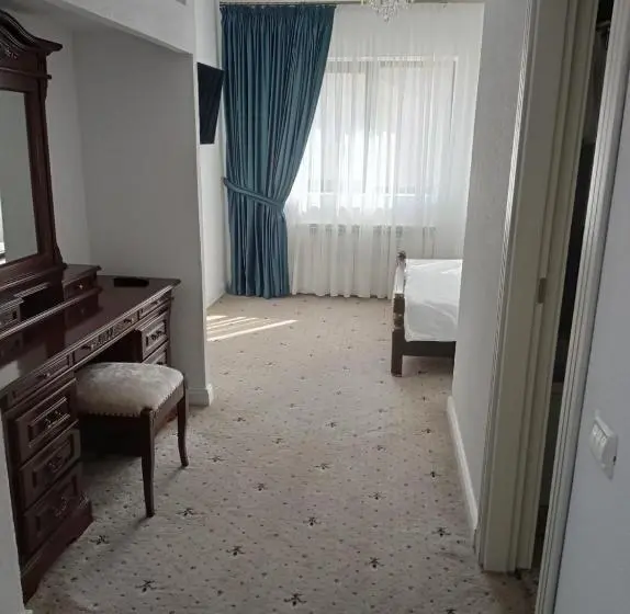 سوییت لوکس, Jmr Royal