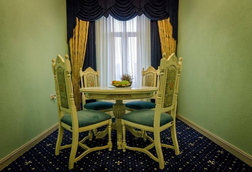 豪华房间, Jmr Royal