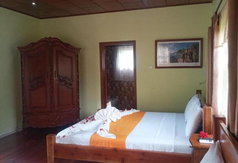 بانگلوی استاندارد, La Digue Holiday Villa