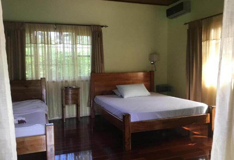 بانگلوی استاندارد, La Digue Holiday Villa