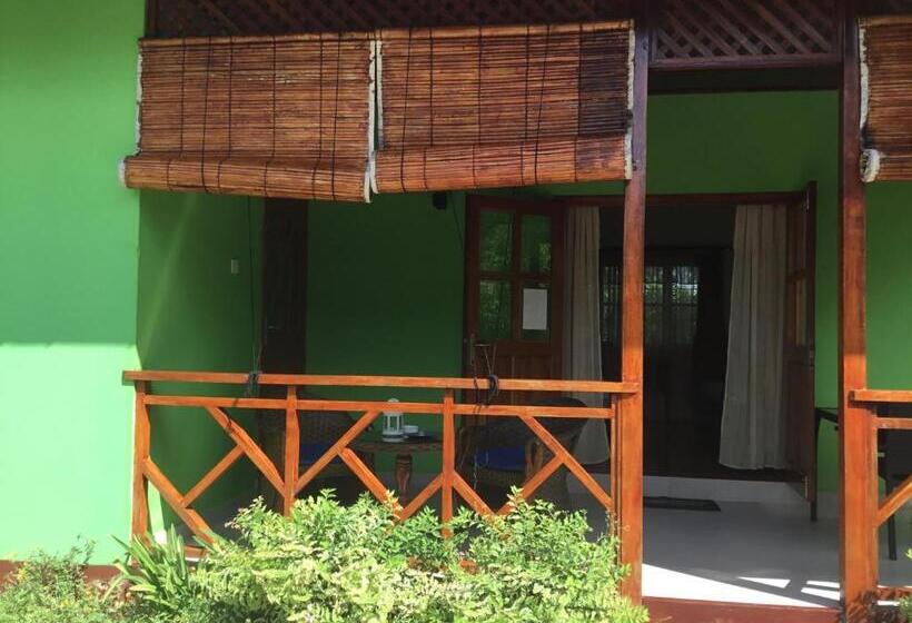 بانگلوی استاندارد, La Digue Holiday Villa