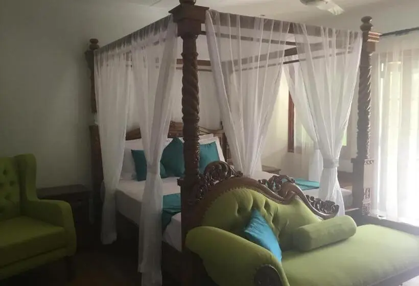 اتاق لوکس با تخت بزرگ, La Digue Holiday Villa