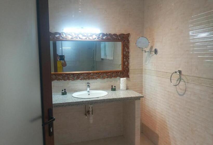 اتاق لوکس با تخت بزرگ, La Digue Holiday Villa