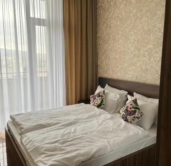 آپارتمان 3 خوابه, Vazi Apart