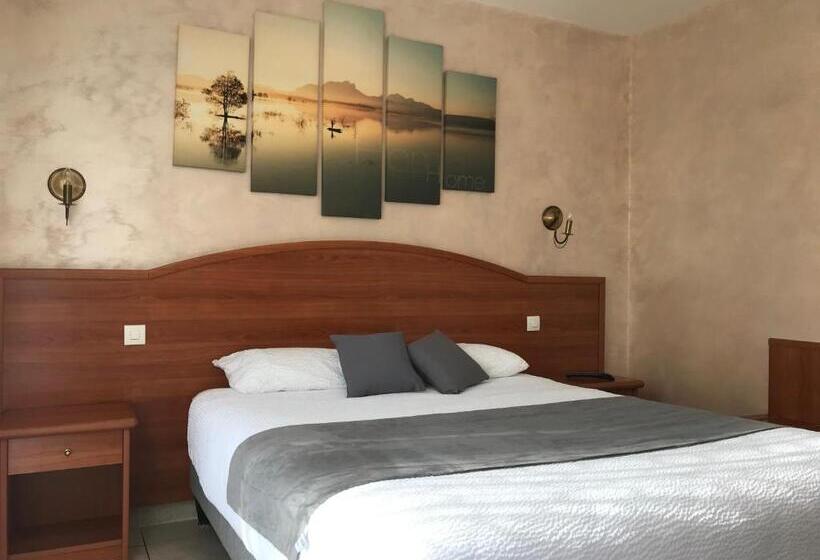 غرفة قياسية مطلّة علي الحديقة, Logis  Hostellerie Le Chatel Nangis