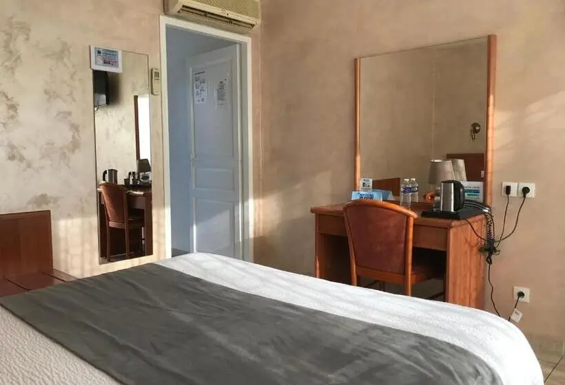 Standard-huone Puutarhanäkymä, Logis Hostellerie Le Chatel Nangis