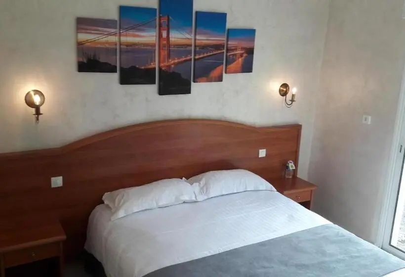 Standard-huone Puutarhanäkymä, Logis Hostellerie Le Chatel Nangis