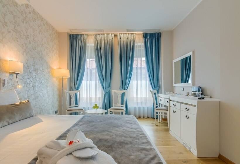 اتاق لوکس, New Era Hotel Old Town Bucharest Parking With Fee Nearby