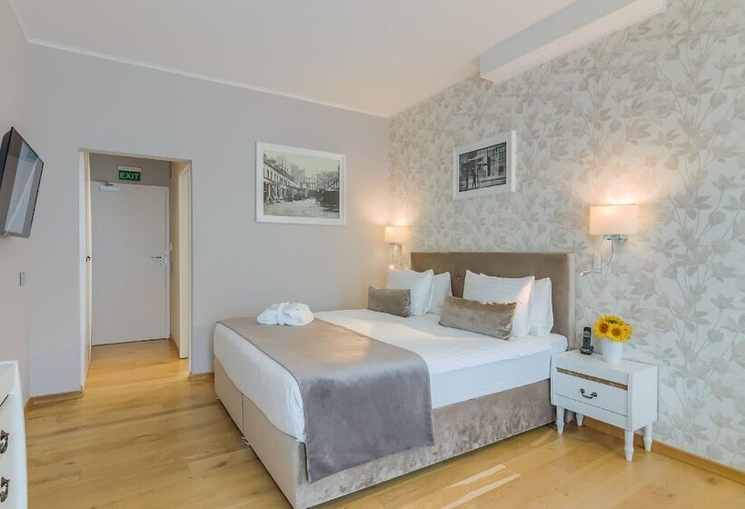 اتاق لوکس, New Era Hotel Old Town Bucharest Parking With Fee Nearby