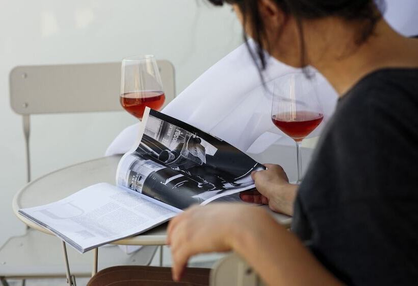 اتاق لوکس با بالکن, New Era Hotel Old Town Bucharest Parking With Fee Nearby