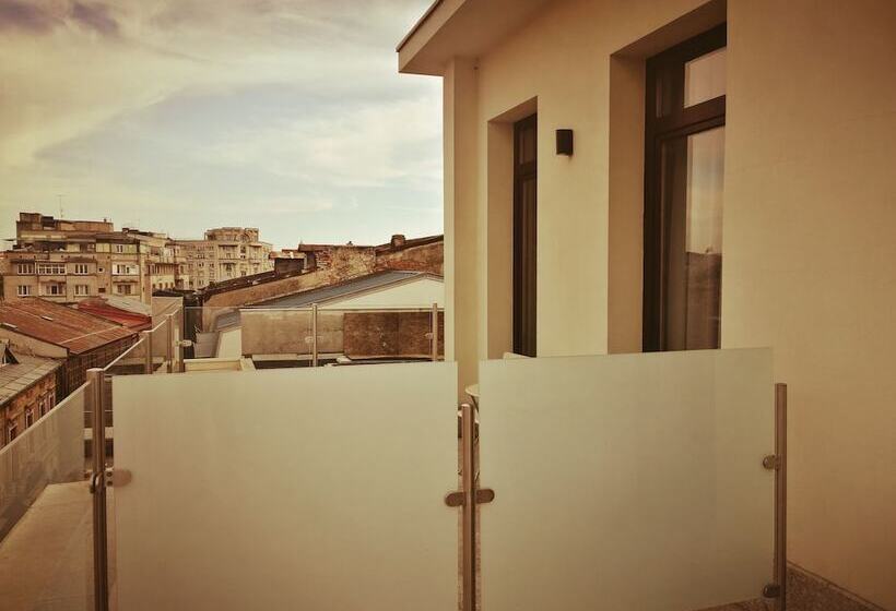 اتاق لوکس با بالکن, New Era Hotel Old Town Bucharest Parking With Fee Nearby