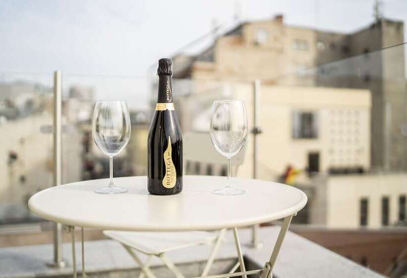 اتاق لوکس با بالکن, New Era Hotel Old Town Bucharest Parking With Fee Nearby