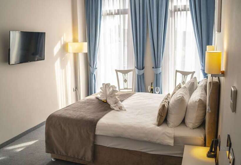 اتاق لوکس با بالکن, New Era Hotel Old Town Bucharest Parking With Fee Nearby