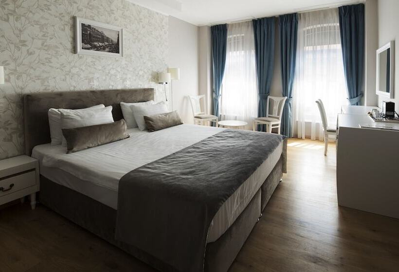 اتاق سوپریور, New Era Hotel Old Town Bucharest Parking With Fee Nearby