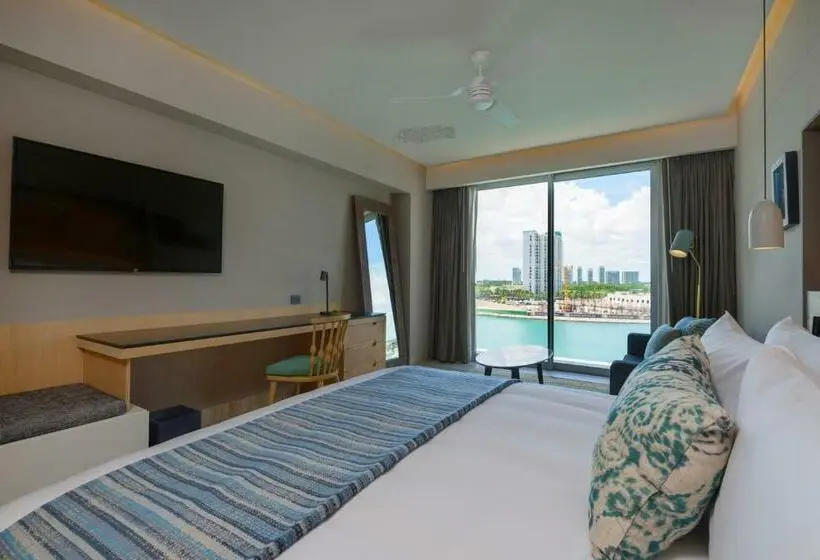 キングサイズベッドのスタンダードルーム, Renaissance Cancun Resort & Marina