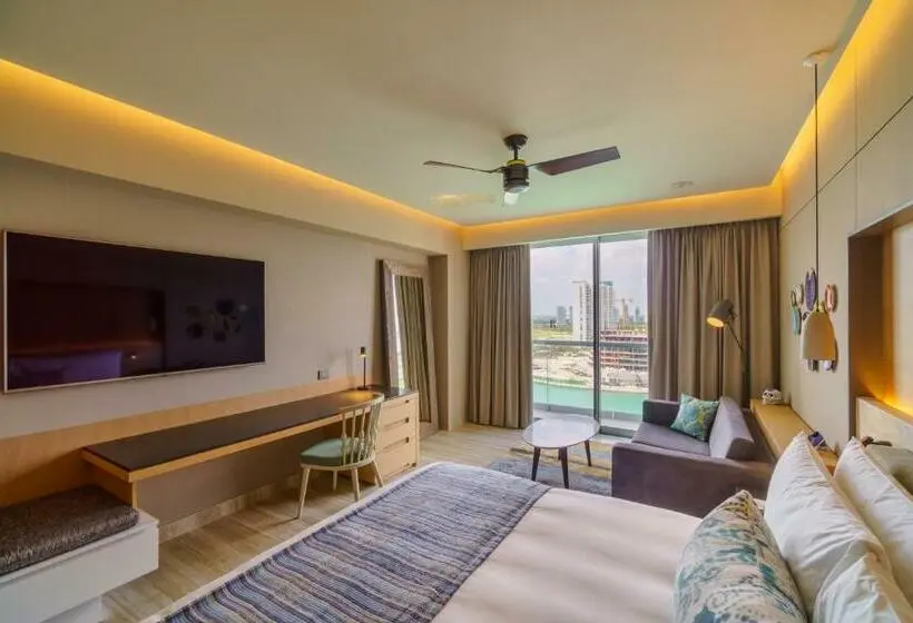 キングサイズベッドのスタンダードルーム, Renaissance Cancun Resort & Marina