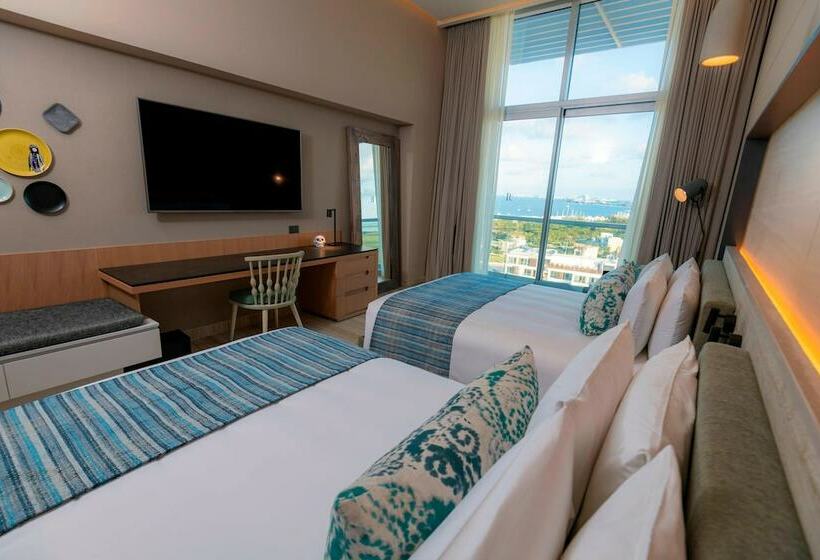 חדר סטנדרט שתי מיטות זוגיות, Renaissance Cancun Resort & Marina