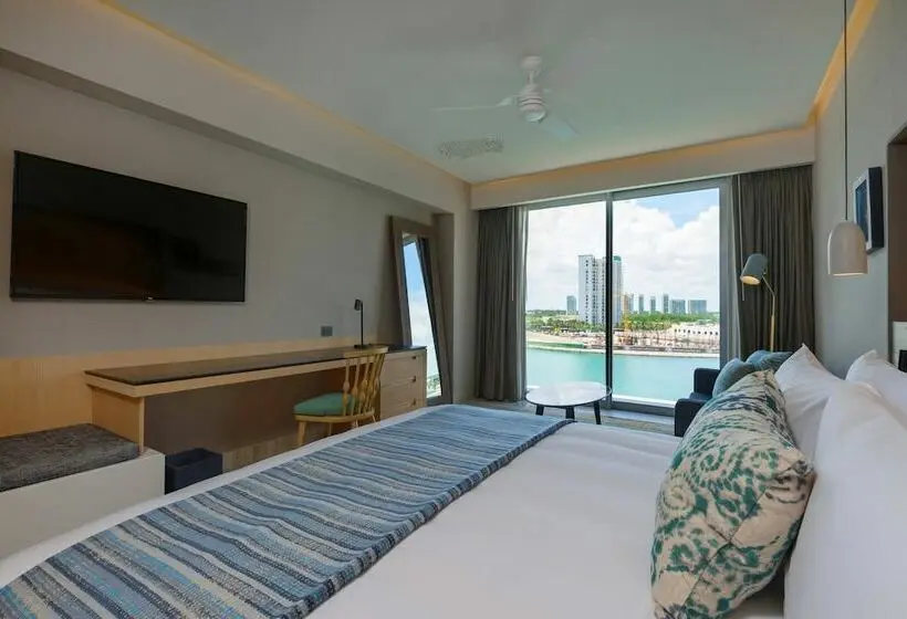 景色の見えるダブルベッドスタンダードルーム, Renaissance Cancun Resort & Marina