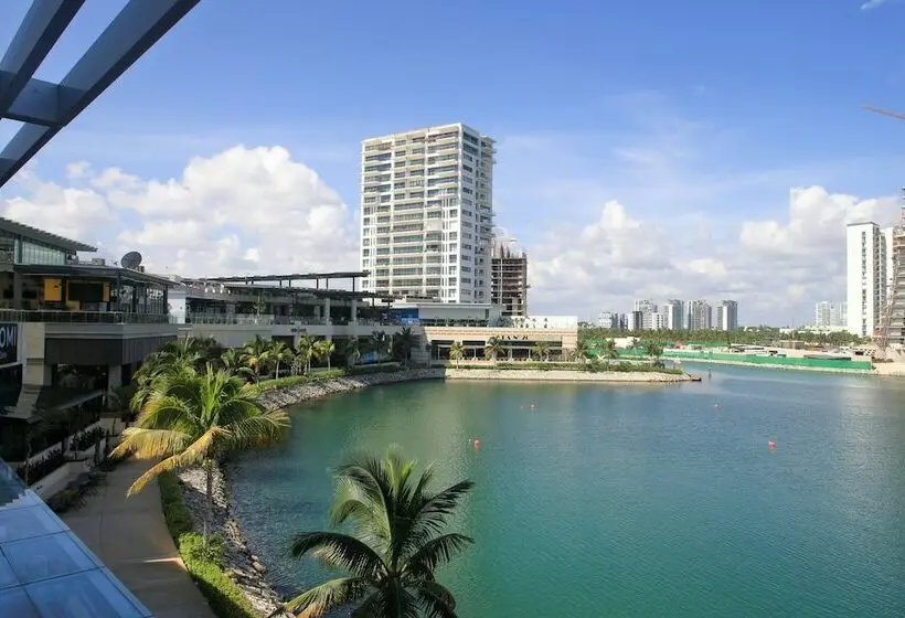 景色の見えるダブルベッドスタンダードルーム, Renaissance Cancun Resort & Marina
