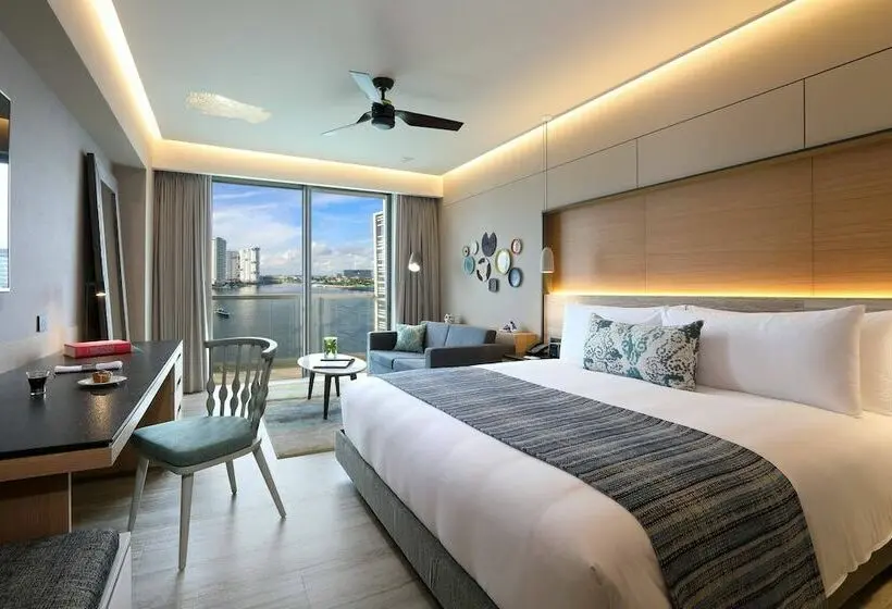 景色の見えるダブルベッドスタンダードルーム, Renaissance Cancun Resort & Marina