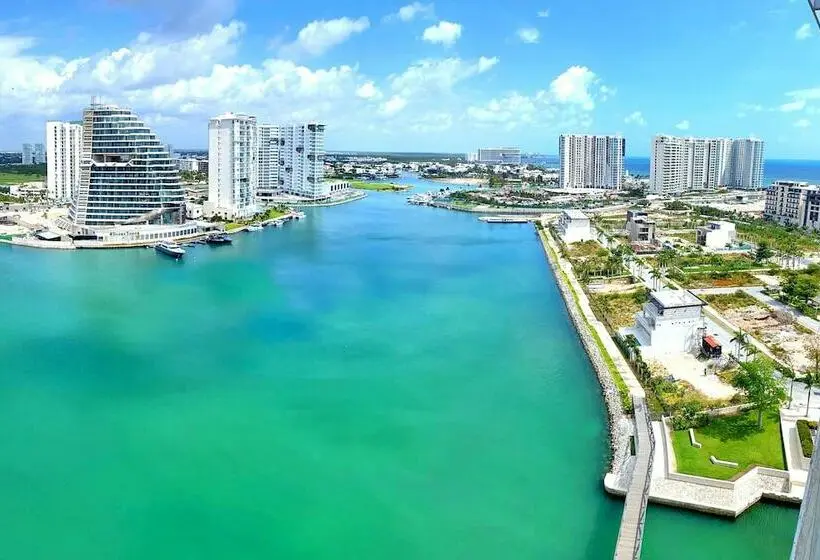 景色の見えるダブルベッドスタンダードルーム, Renaissance Cancun Resort & Marina