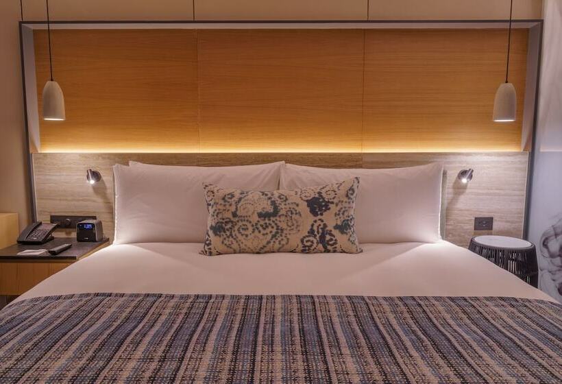 Номер Стандарт Двуспальная Кровать с Видом, Renaissance Cancun Resort & Marina