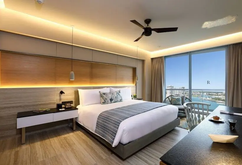 景色の見えるスイートルーム, Renaissance Cancun Resort & Marina