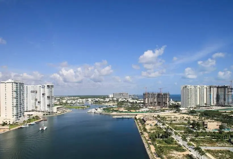景色の見えるスイートルーム, Renaissance Cancun Resort & Marina