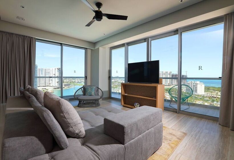 Люкс с Видом, Renaissance Cancun Resort & Marina