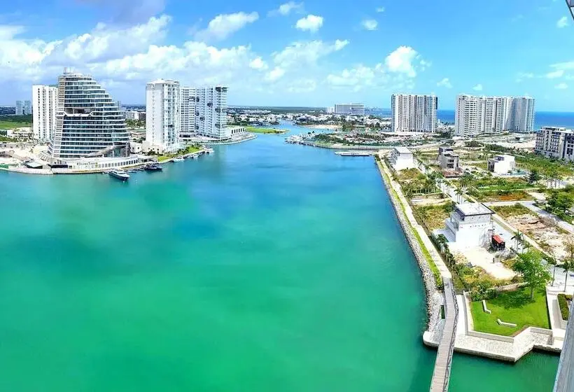景色の見えるスイートルーム, Renaissance Cancun Resort & Marina