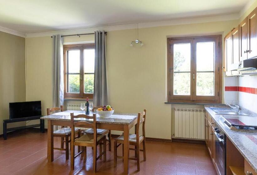 带1个卧室带泳池的公寓, Tenuta Lamborghini Golf & Resort