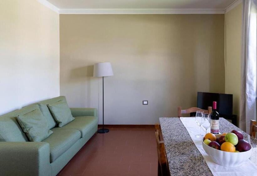 带1个卧室带泳池的公寓, Tenuta Lamborghini Golf & Resort