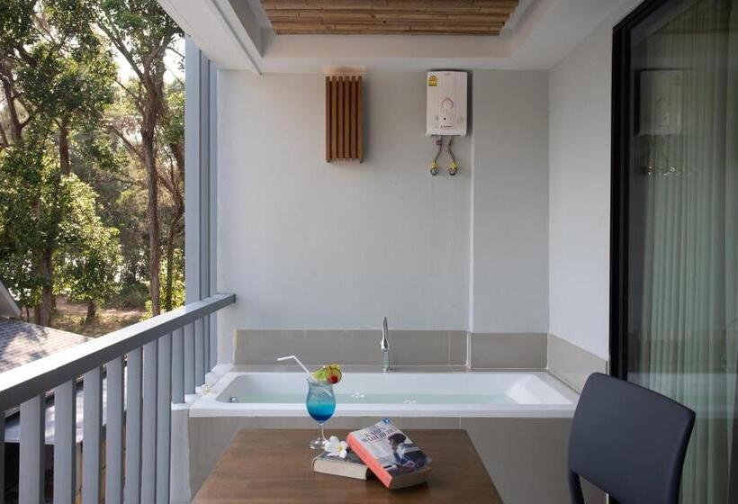חדר דלוקס עם מרפסת, Villa Chacha Krabi Beachfront Resort