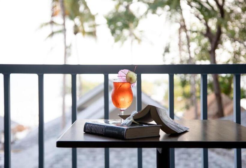 חדר דלוקס עם מרפסת, Villa Chacha Krabi Beachfront Resort