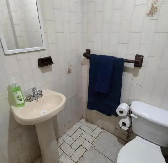 استودیوی استاندارد, Santafe Suites