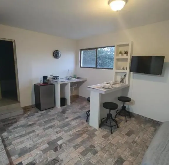 استودیوی لوکس, Santafe Suites
