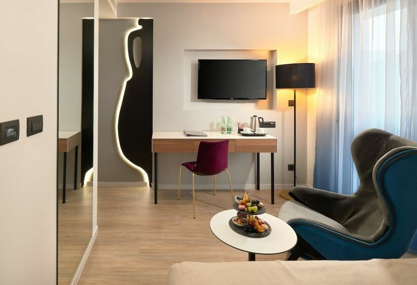 Quarto Estandar, Amphora