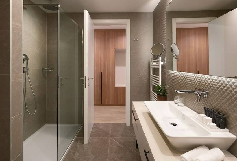 Quarto Estandar, Amphora