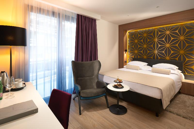 Quarto Estandar, Amphora