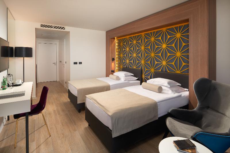 Quarto Estandar, Amphora